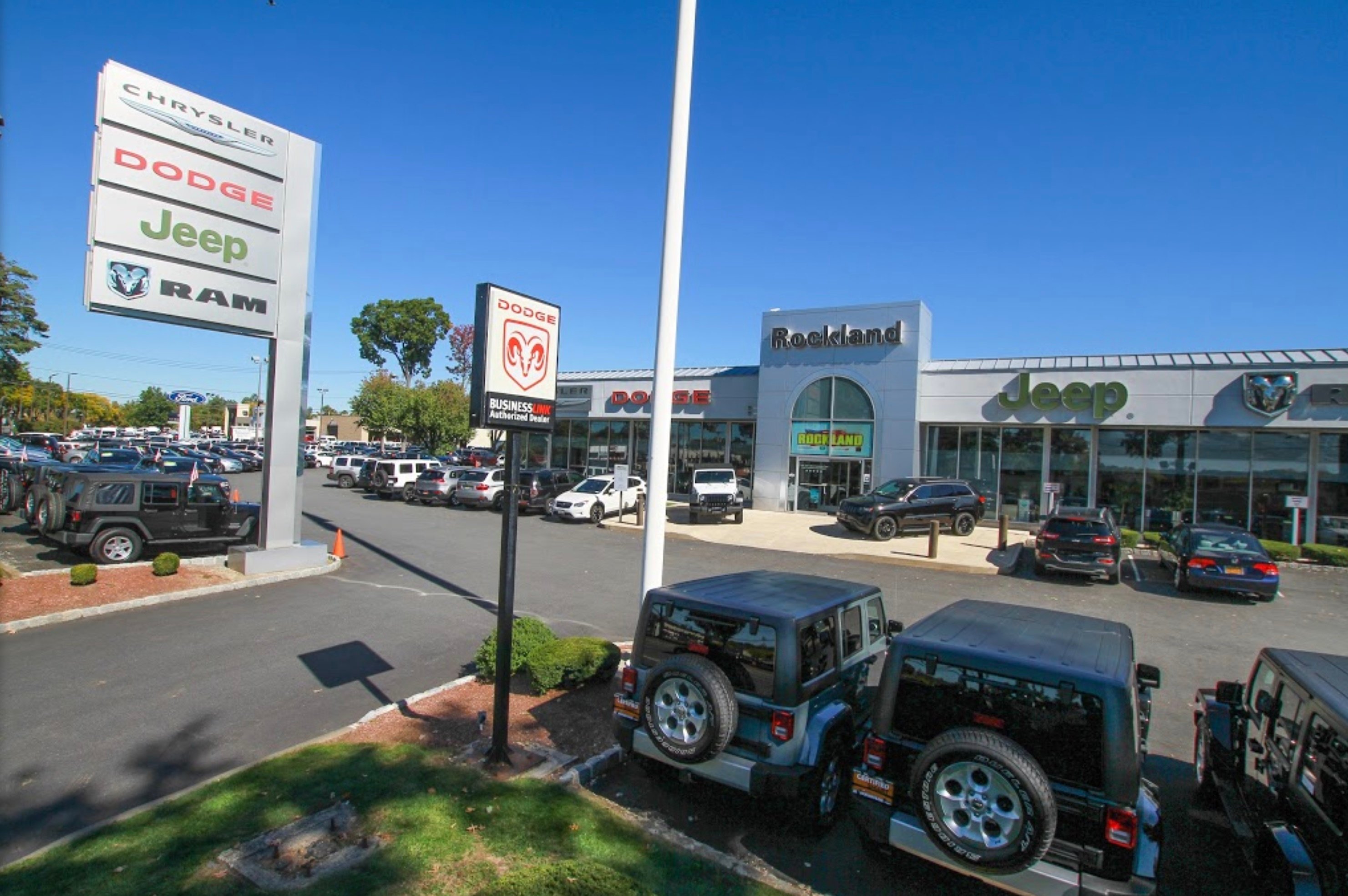 Rockland Chrysler Dodge Jeep Ram in Nanuet, NY 10954