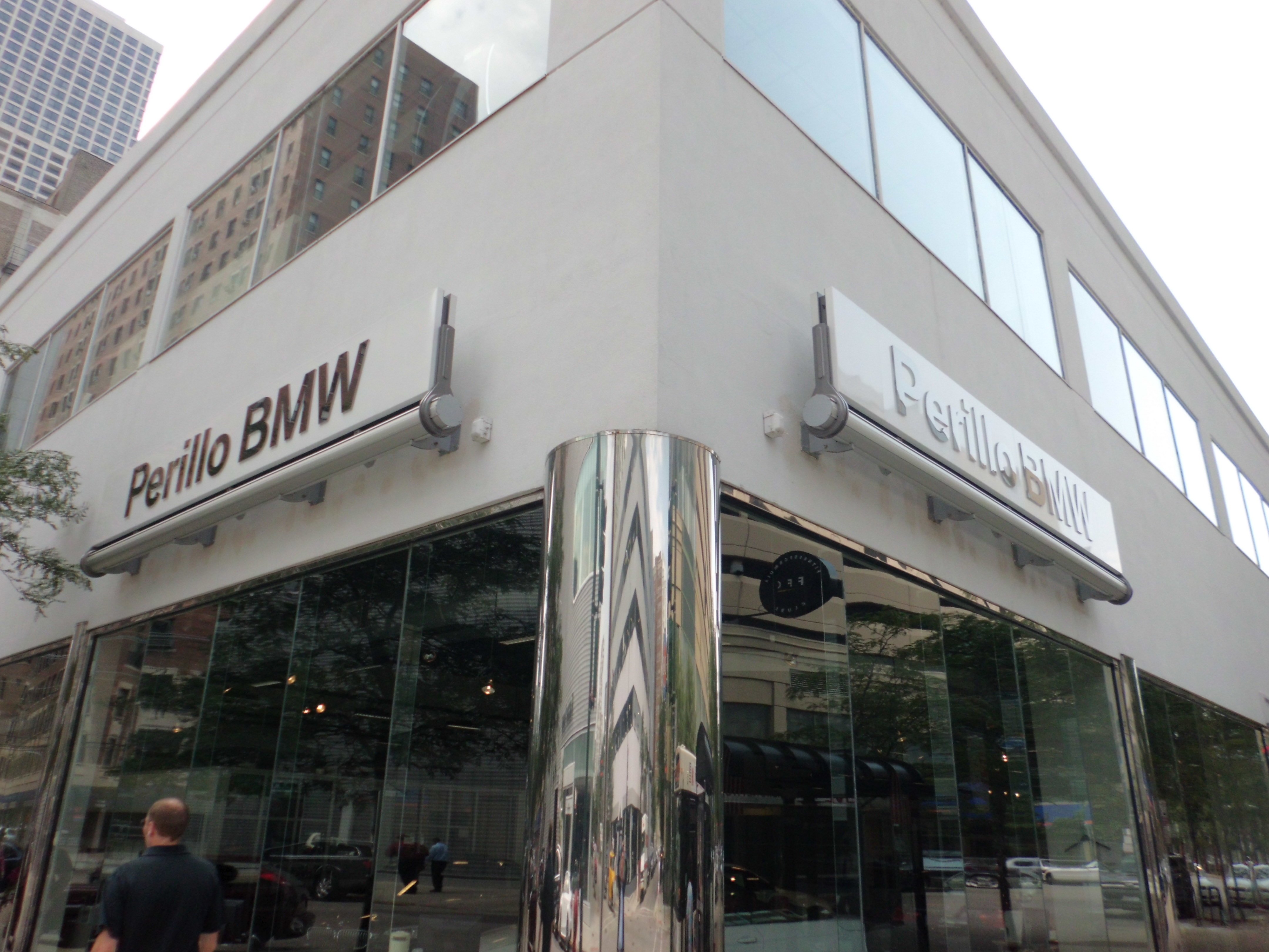 Perillo BMW in Chicago, IL 60610
