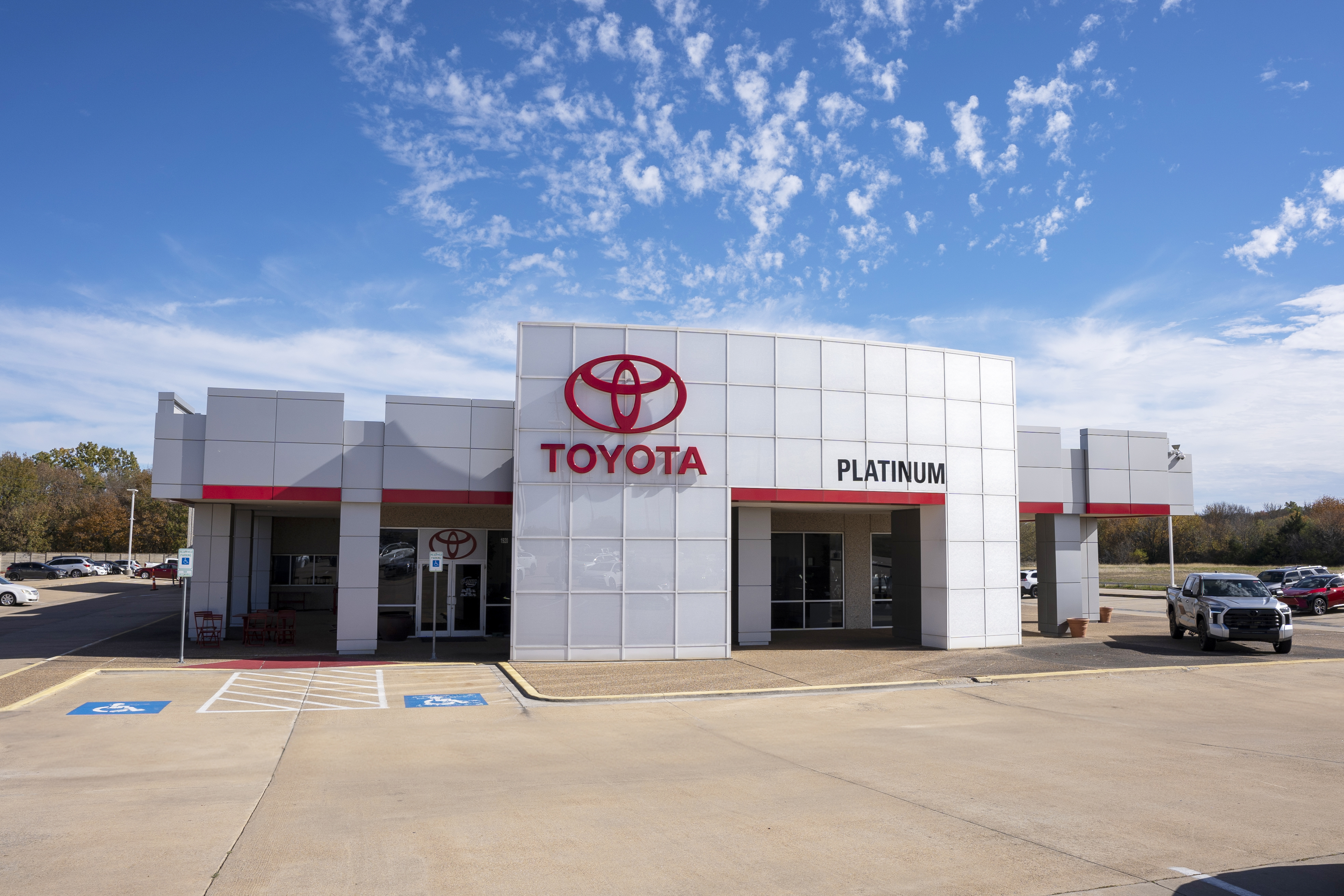 Platinum Toyota in Denison, TX 75020