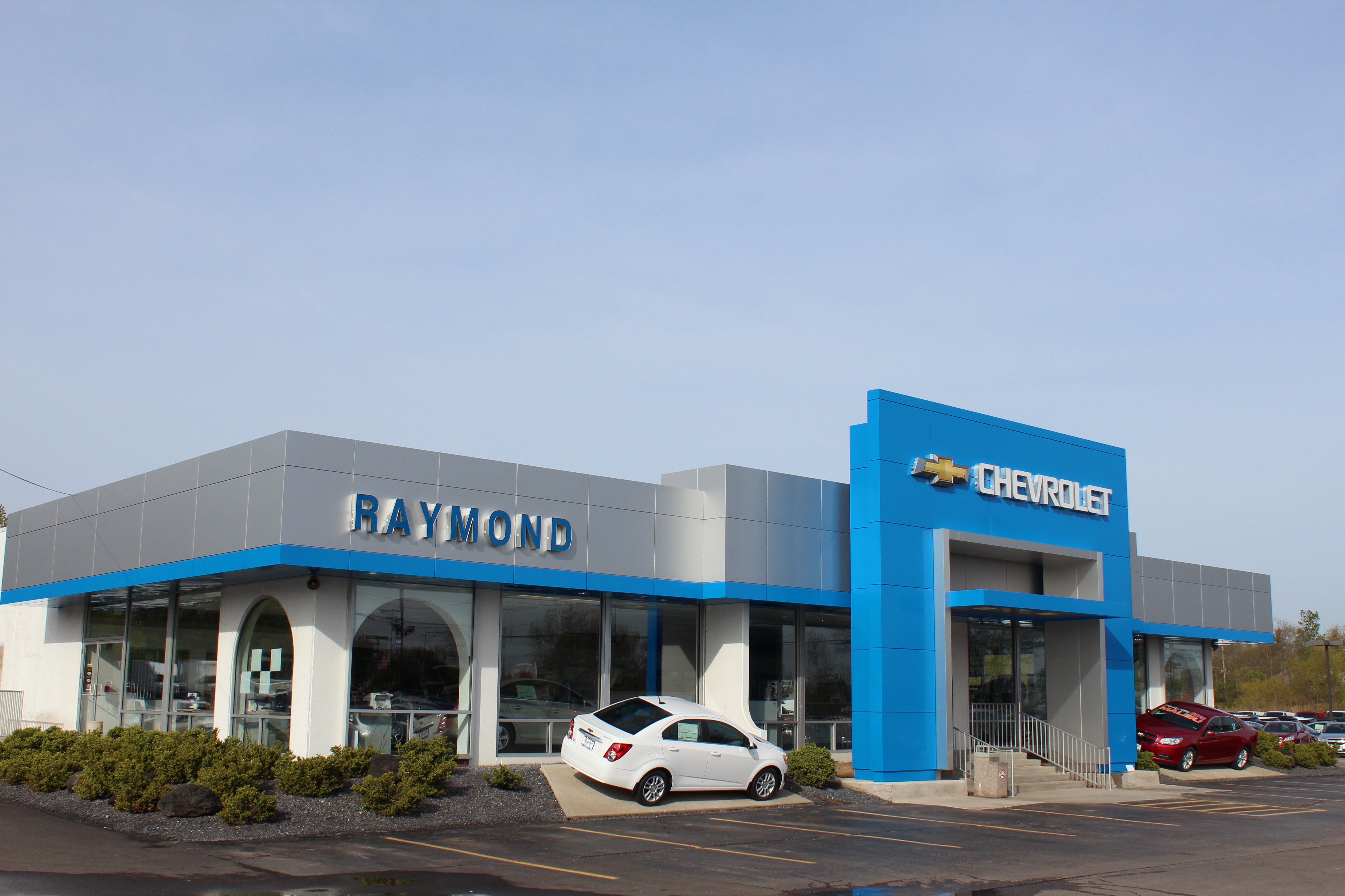 Raymond Chevrolet - KIA in Antioch, IL 60002