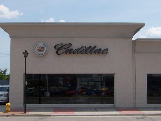 Les Stanford Cadillac in Dearborn, MI 48124