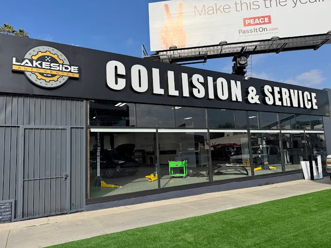 Lakeside Auto Center | Los Angeles, CA 91602