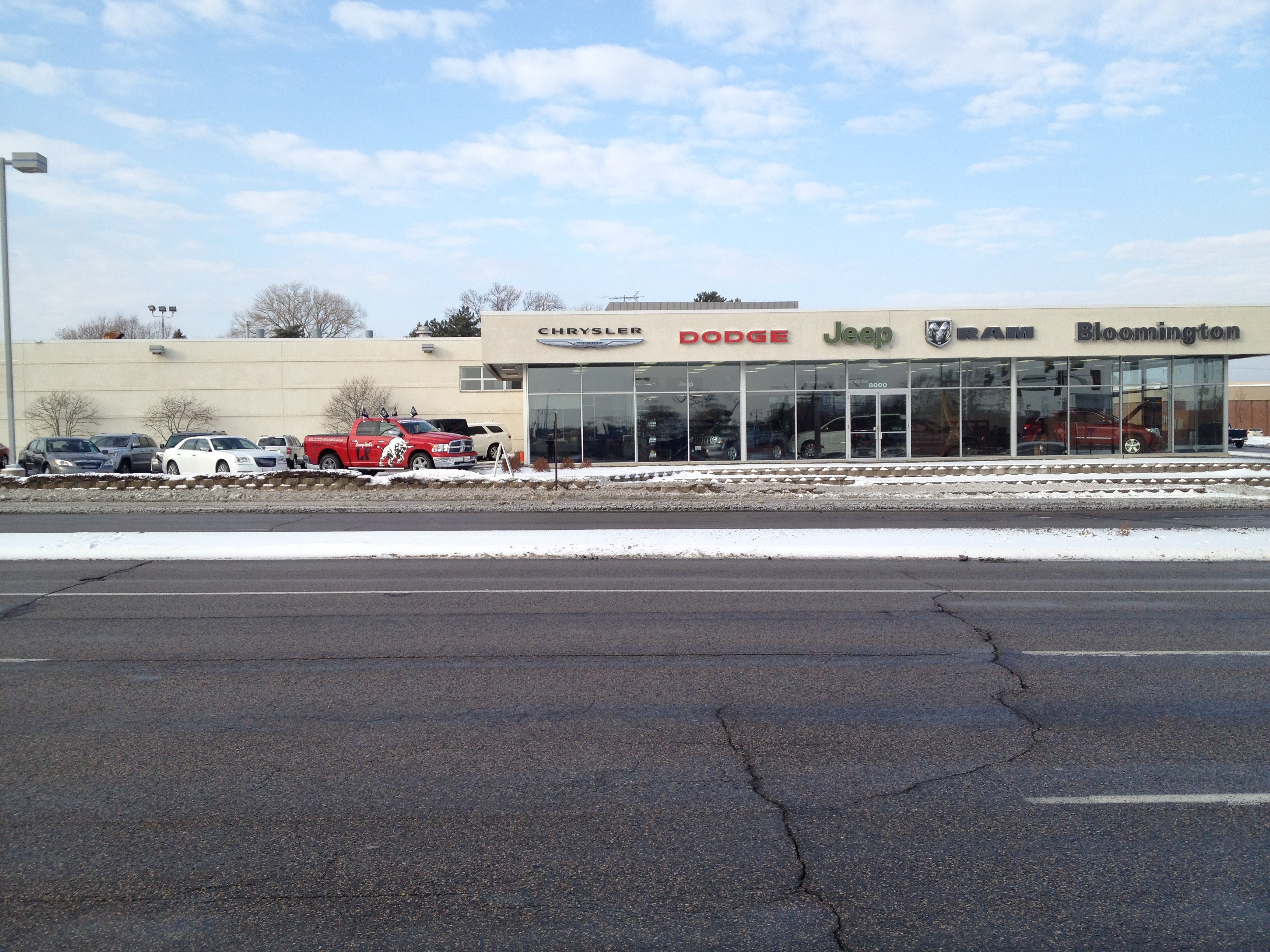 Bloomington Chrysler Jeep Dodge Ram in Bloomington, MN 55431